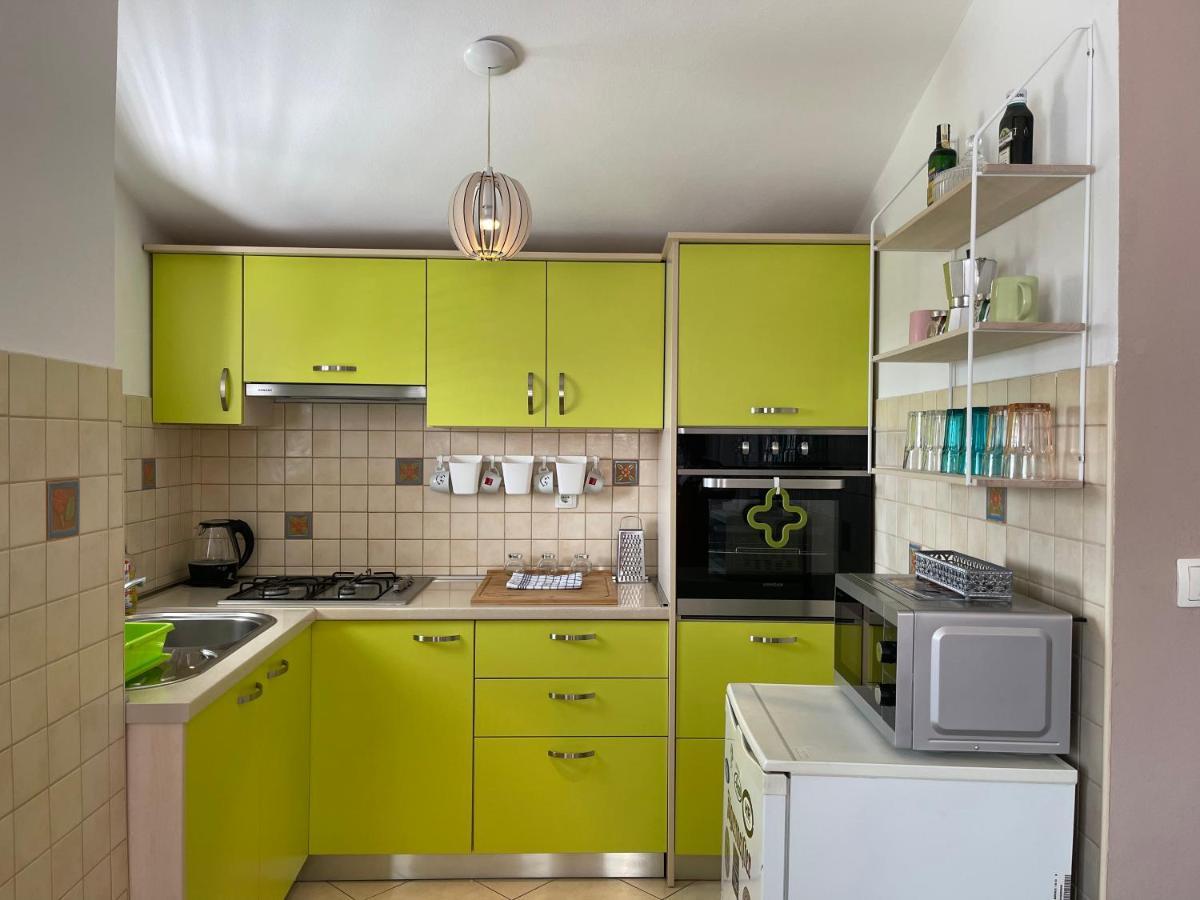 Rea *** Apartment *