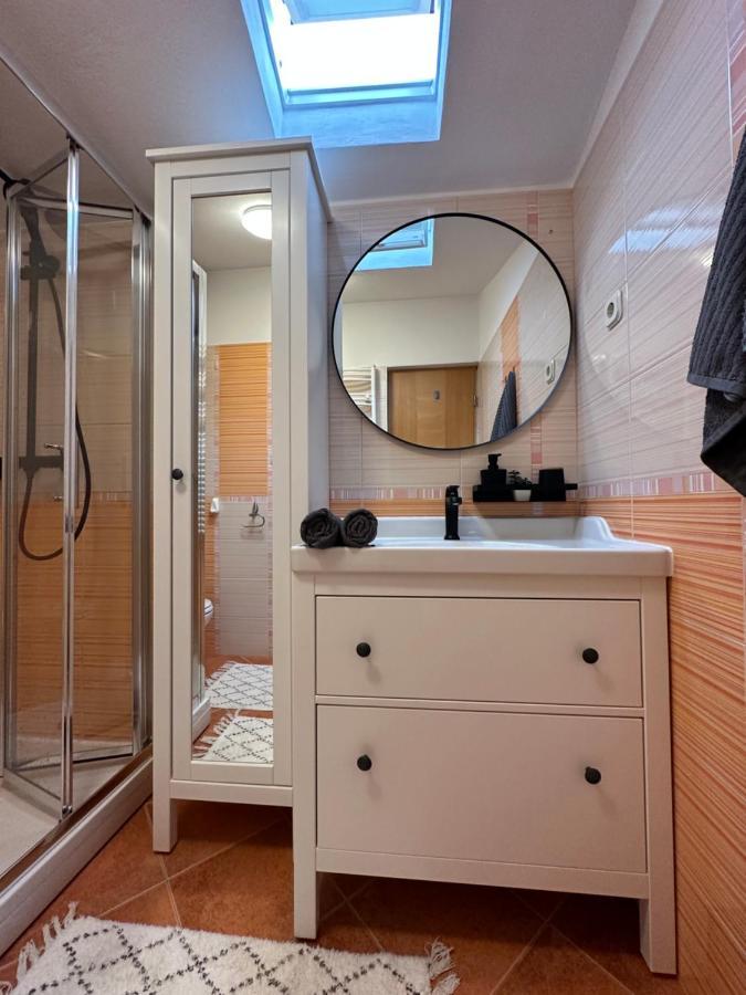 Apartament Rea ***