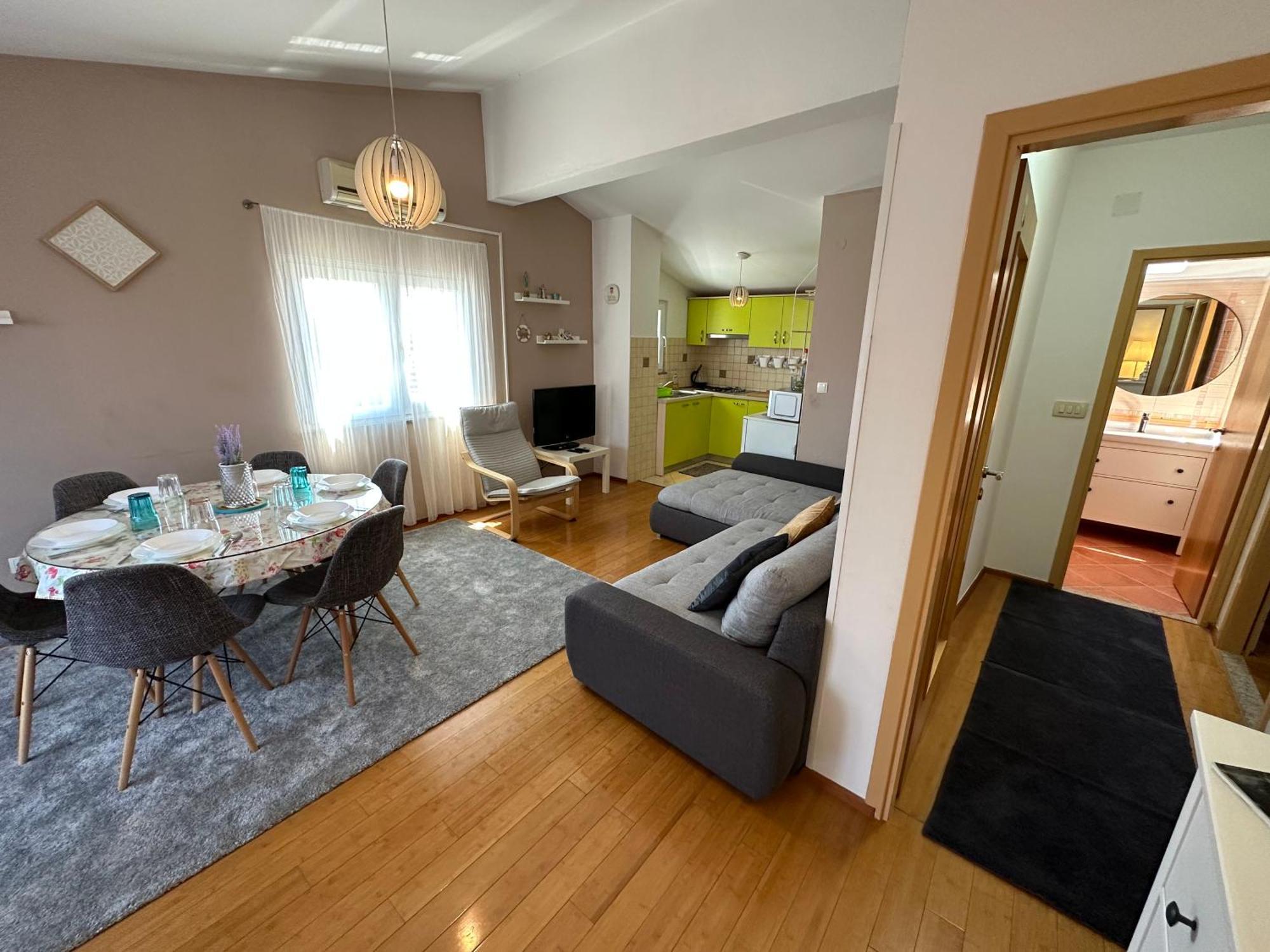 Rea *** Apartment