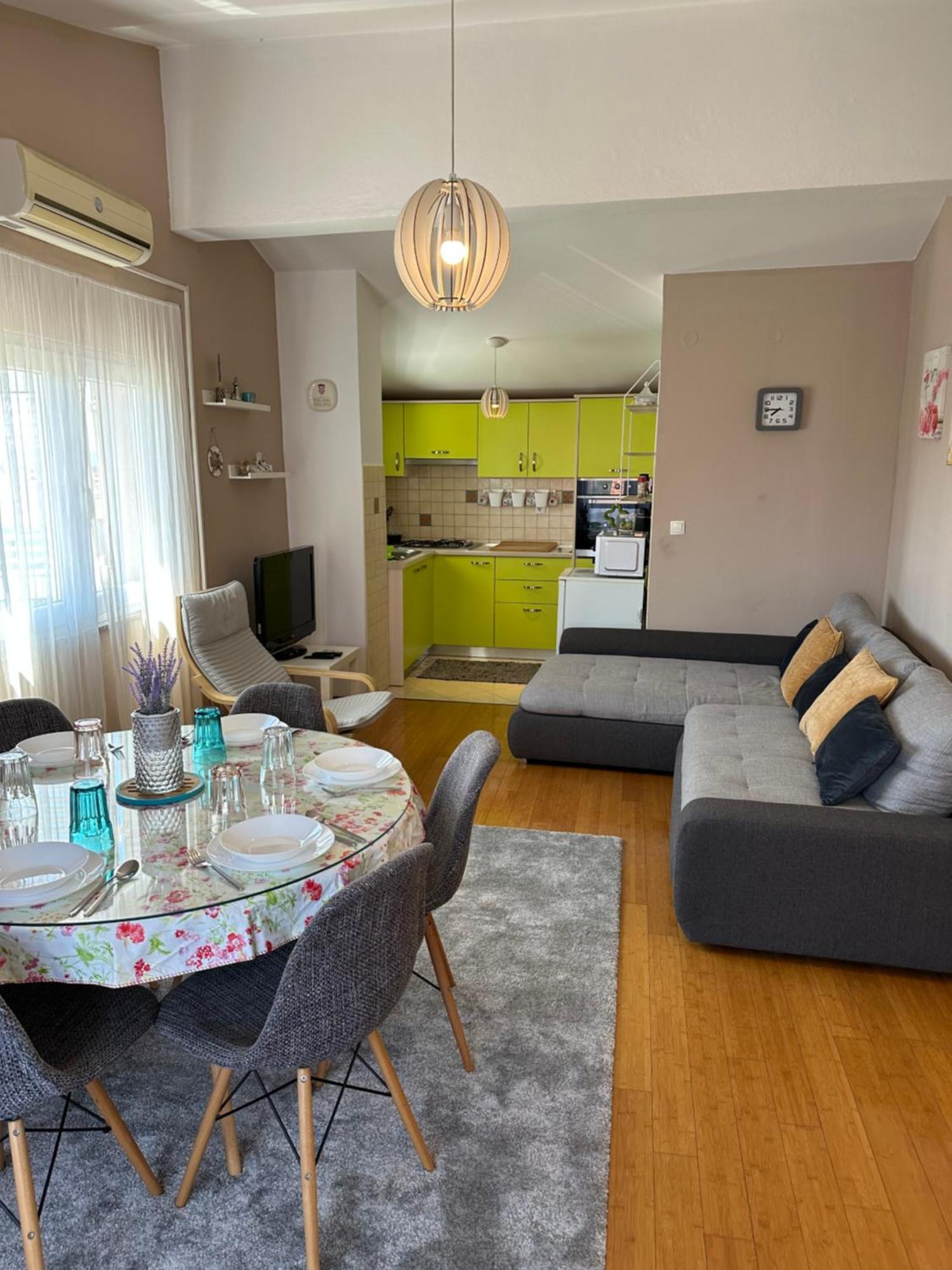 Apartment Rea *** *