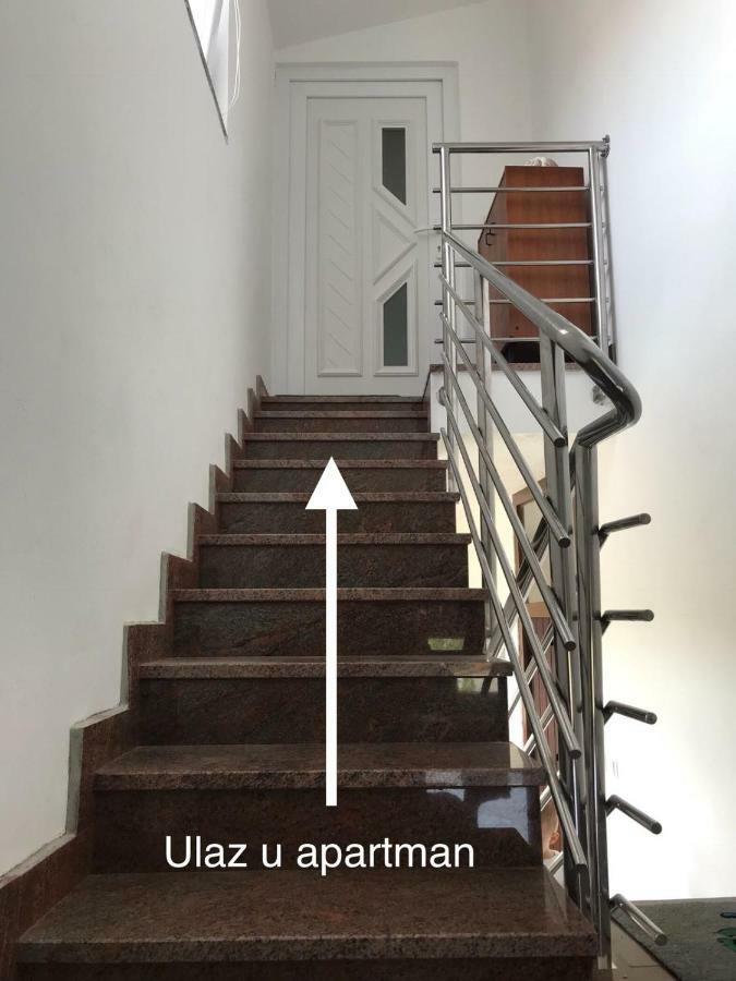 Rea *** Apartment *